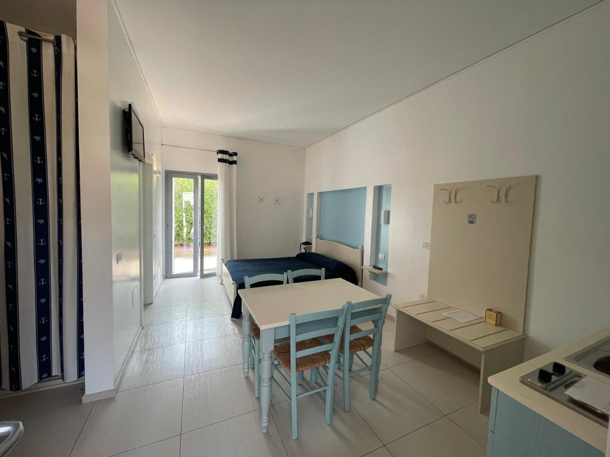 Baia Sangiorgio Hotel & Beach Club บารี ภายนอก รูปภาพ
